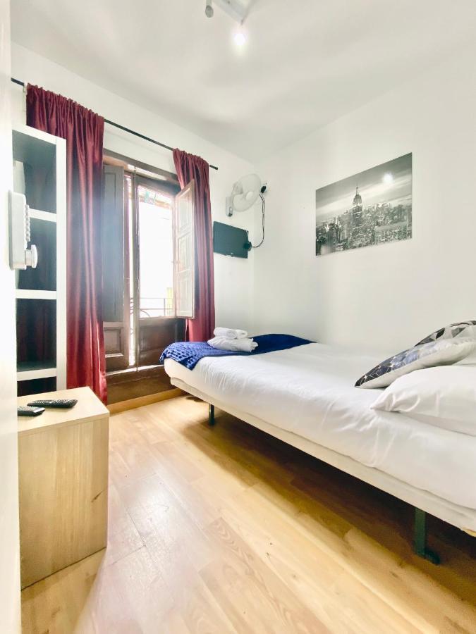Gran Via Sol Rooms Madrid Exterior foto